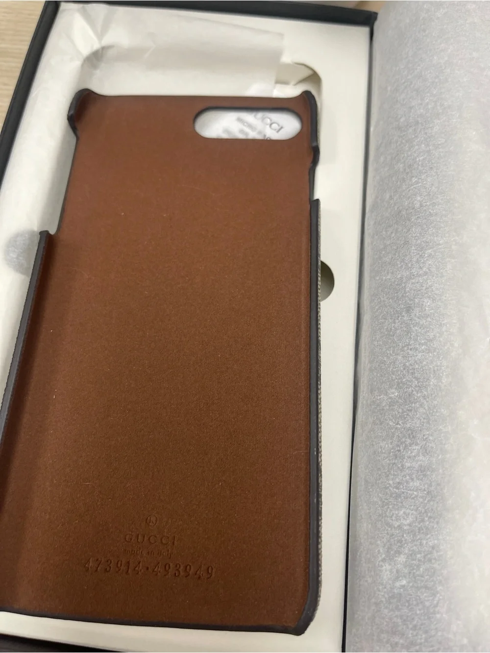 Gucci Beige Monogram UFO Rainbow iPhone 7/8 SE Case NWB. Style # 496344•493949
